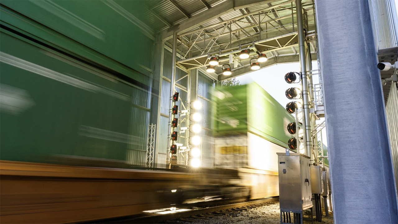 At NS, each Digital Train Inspection Portal features a setup of 24-megapixel trackside cameras and stadium lighting to capture “ultra-high-resolution” 360-degree images of passing railcars. (Norfolk Southern Photograph)
